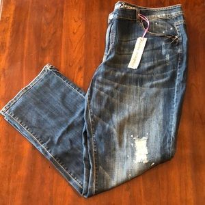 NWT Avenue Distressed Jeans with sparkle
